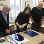 Druckvorführung im Holzschnitt-Museum Klaus Herzer